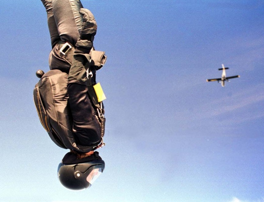 army_skydive_plane_1452003_h